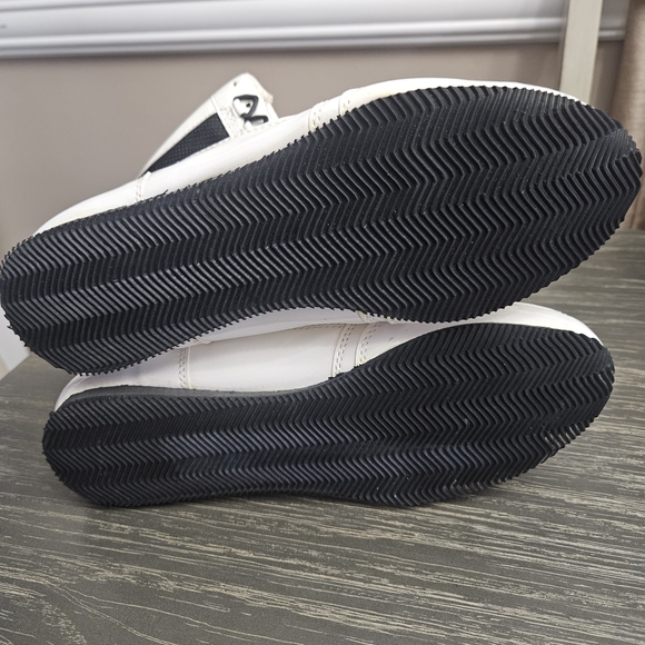 TITLE Boxing MMA Kickboxing Black and White Athletic Shoes. Mens Size 5.5 - Picture 5 of 7